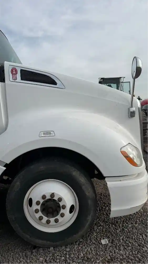 Image 7 of part Used 2014 Kenworth T680 Hood