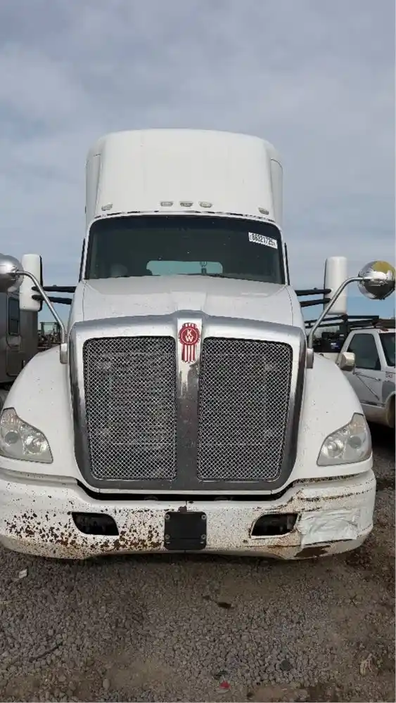 Image 2 of part Used 2014 Kenworth T680 Hood