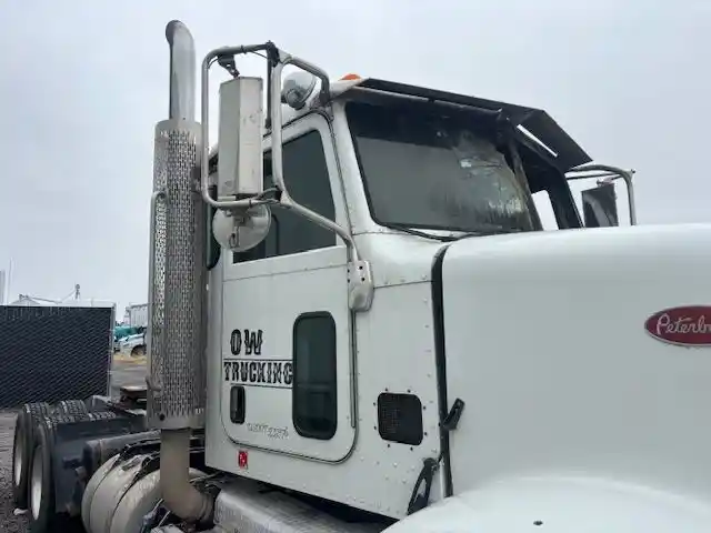 Image 3 of part Used 2014 Peterbilt 367 Cab