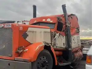 Used 2014 Peterbilt 389 Cab (Stock #112425-1)) Part Image