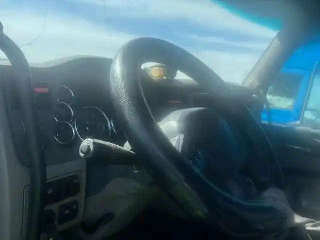 Image 6 of part Used 2014 Peterbilt 579 Cab