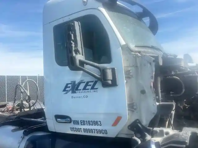 Image 3 of part Used 2014 Peterbilt 579 Cab