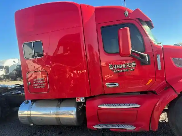Image 2 of part Used 2014 Peterbilt 579 Cab