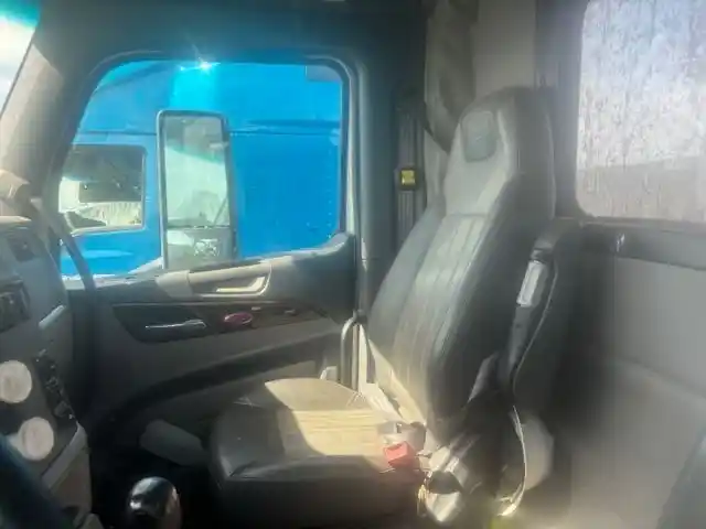 Image 5 of part Used 2014 Peterbilt 579 Cab