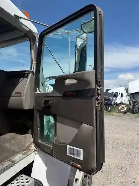 Image 5 of part Used 2015 Kenworth T370 Cab