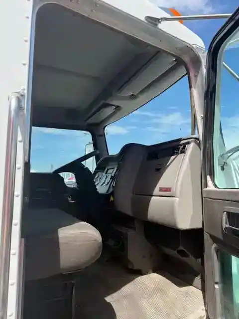 Image 6 of part Used 2015 Kenworth T370 Cab