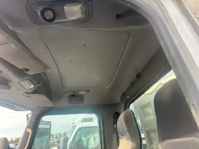 Used 2015 Peterbilt 367 Cab