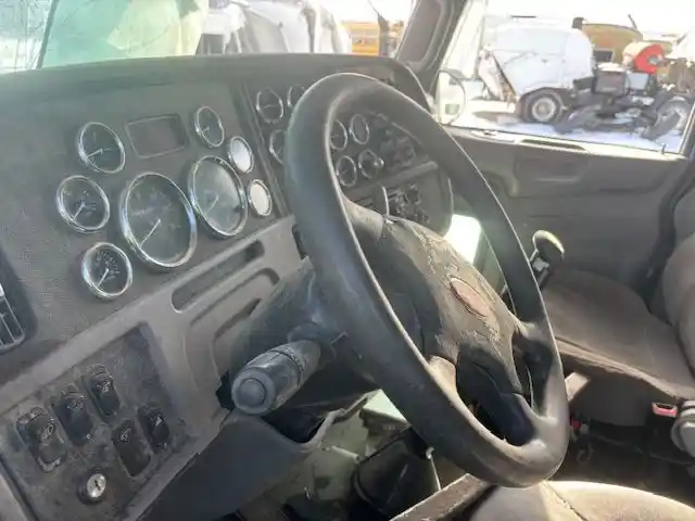 Image 5 of part Used 2015 Peterbilt 389 Cab