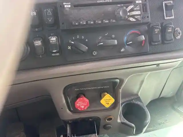 Image 4 of part Used 2015 Peterbilt 389 Cab