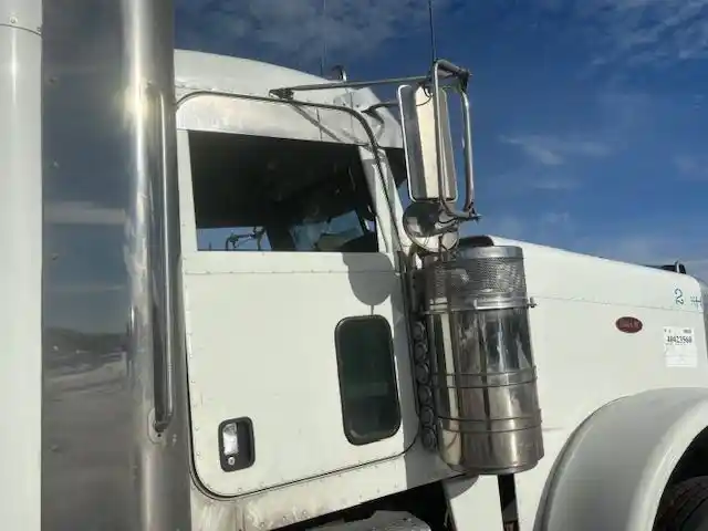 Used 2015 Peterbilt 389 Cab