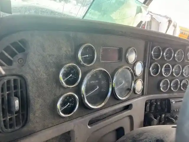 Image 3 of part Used 2015 Peterbilt 389 Cab