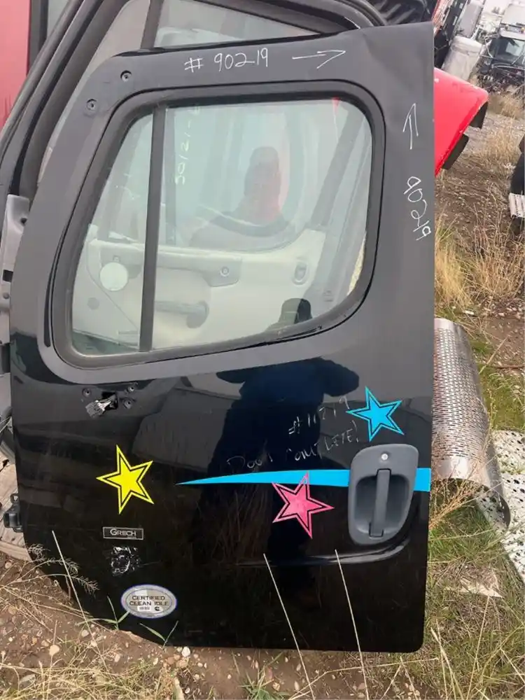 Image 4 of part Used 2016 Freightliner M2 106 Door