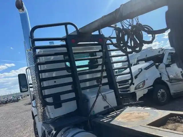 Image 3 of part Used 2016 Kenworth T880 Cab