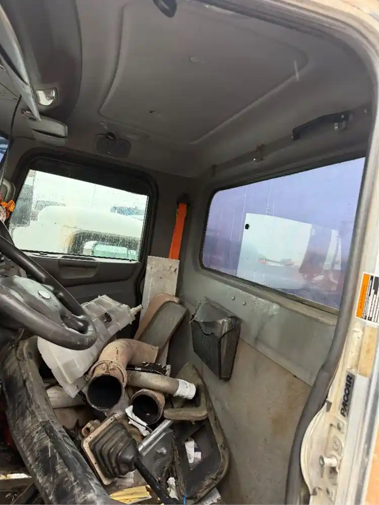 Image 4 of part Used 2016 Peterbilt 367 Cab