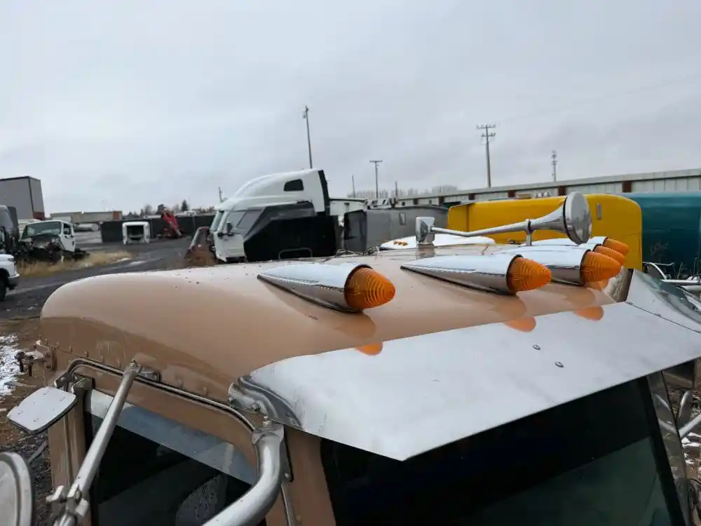 Image 6 of part Used 2016 Peterbilt 367 Cab