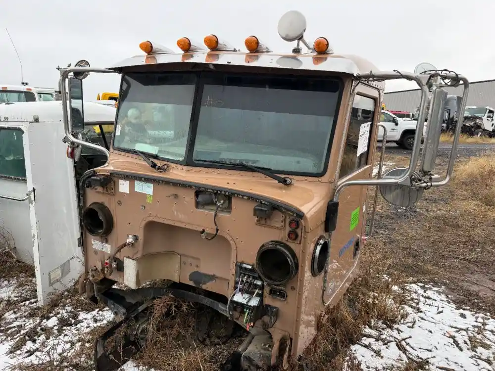 Image 7 of part Used 2016 Peterbilt 367 Cab