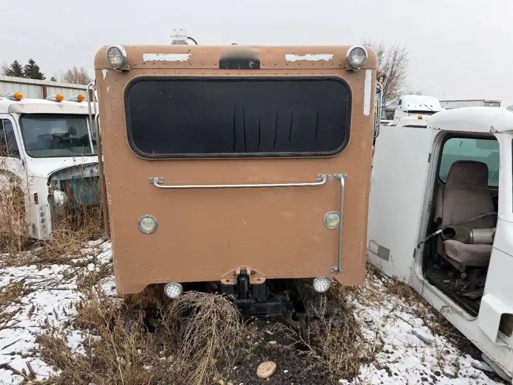 Image 9 of part Used 2016 Peterbilt 367 Cab