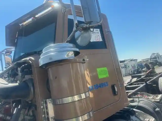 Image 2 of part Used 2016 Peterbilt 367 Cab