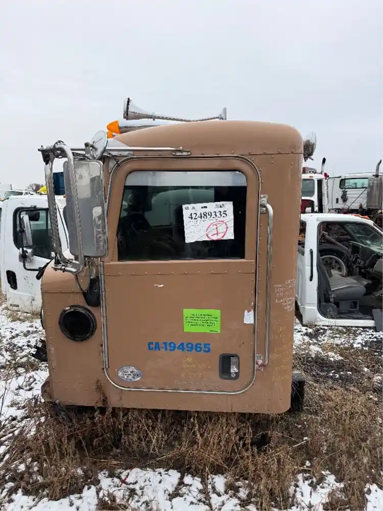 Image 8 of part Used 2016 Peterbilt 367 Cab