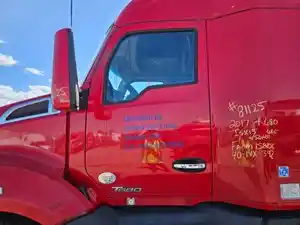 Used 2017 Kenworth T680 Door Image