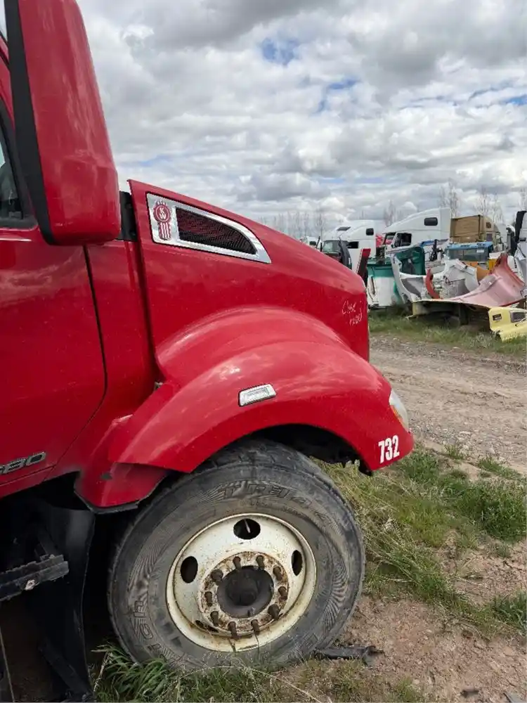 Image 5 of part Used 2017 Kenworth T680 Hood