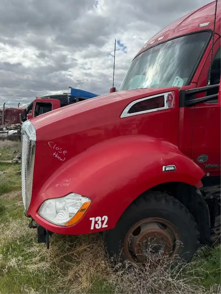 Used 2017 Kenworth T680 Hood