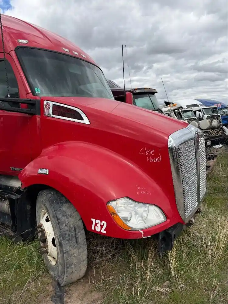 Image 4 of part Used 2017 Kenworth T680 Hood