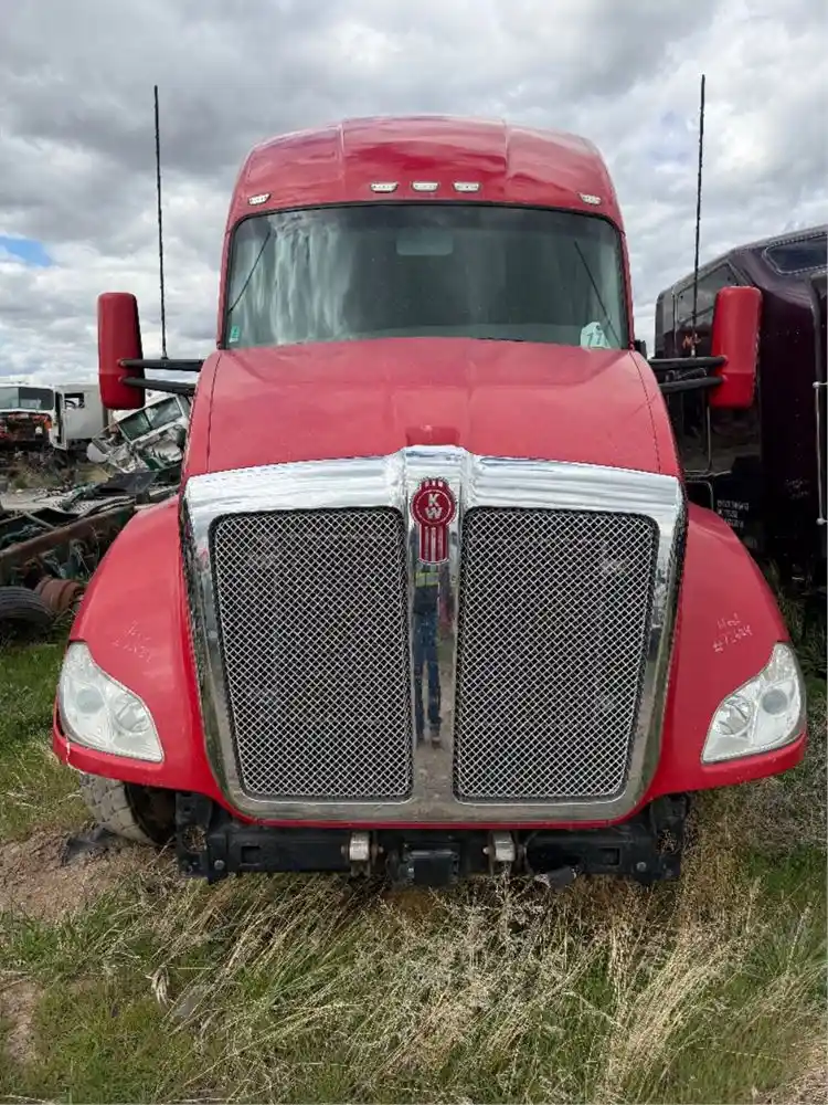 Image 3 of part Used 2017 Kenworth T680 Hood