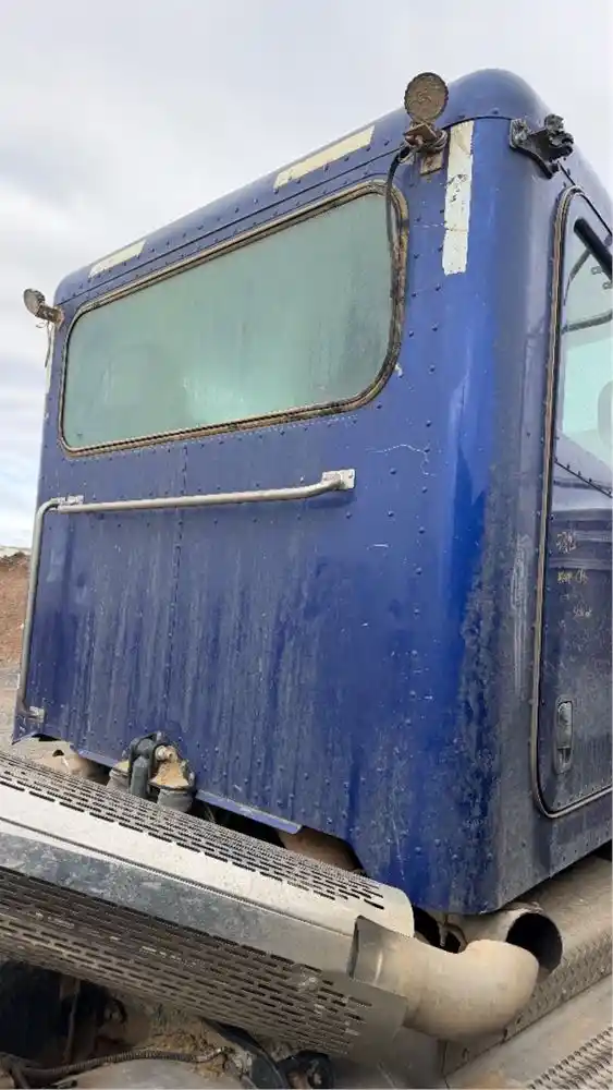 Image 3 of part Used 2017 Peterbilt 389 Cab