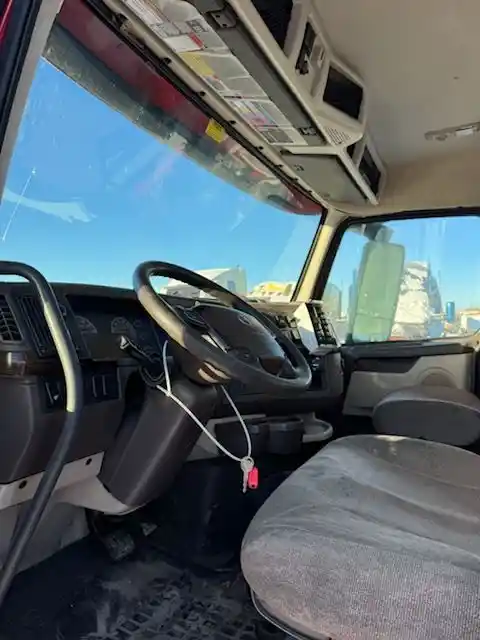 Image 5 of part Used 2017 Volvo VNL Cab