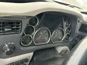 Used 2018 Peterbilt 579 Instrument Cluster (Stock #122523-14)) Part Image