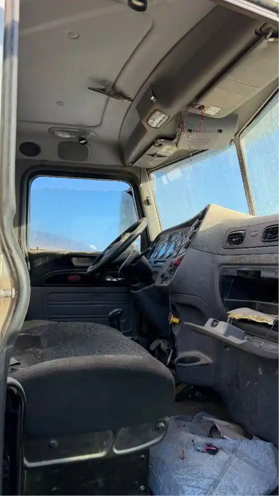 Image 3 of part Used 2019 Peterbilt 367 Cab