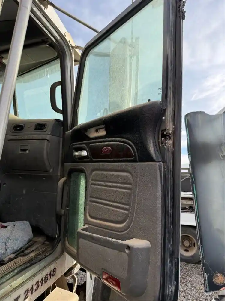 Image 8 of part Used 2019 Peterbilt 367 Cab