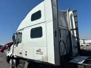 Used 2019 Volvo VNL Sleeper Fairing (Stock #73124-24)) Part Image