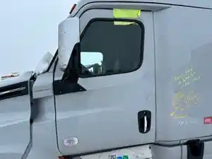 Used 2020 Freightliner Cascadia 126 Door (Stock #102223-26)) Part Image
