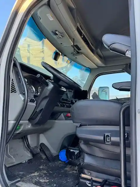 Image 7 of part Used 2020 Kenworth T680 Cab