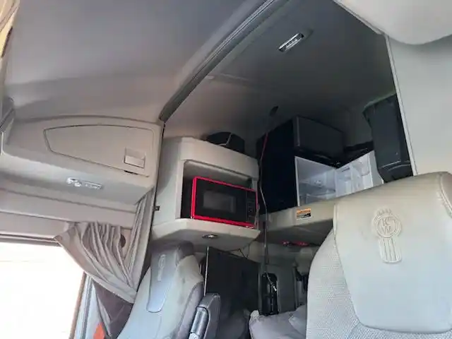 Image 9 of part Used 2020 Kenworth T680 Cab