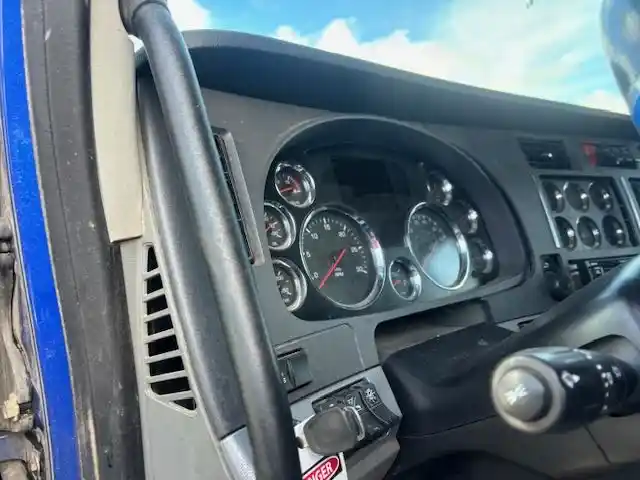 Image 4 of part Used 2020 Kenworth T680 Cab