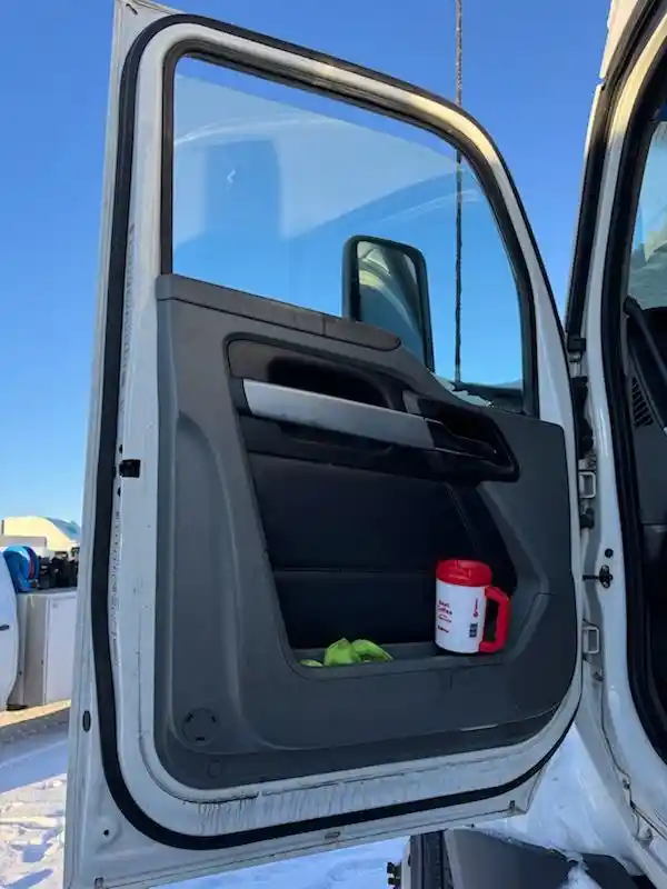 Image 6 of part Used 2020 Kenworth T680 Cab