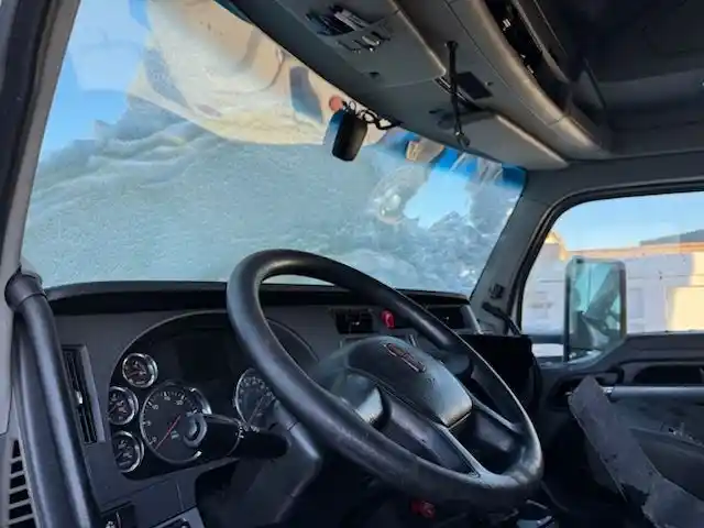 Image 8 of part Used 2020 Kenworth T680 Cab