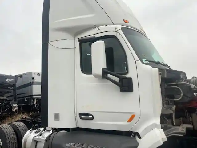 Image 3 of part Used 2020 Peterbilt 579 Cab