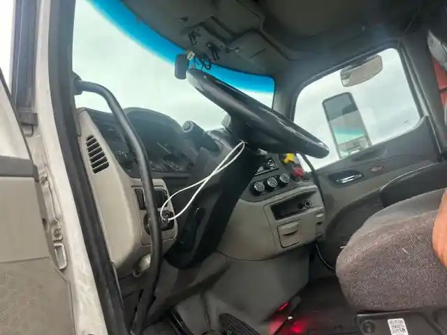 Image 5 of part Used 2020 Peterbilt 579 Cab