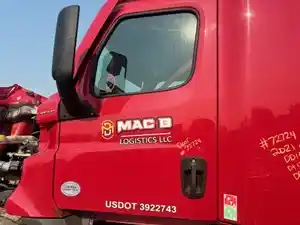 Used 2021 Freightliner Cascadia 126 Door (Stock #72724-6)) Part Image