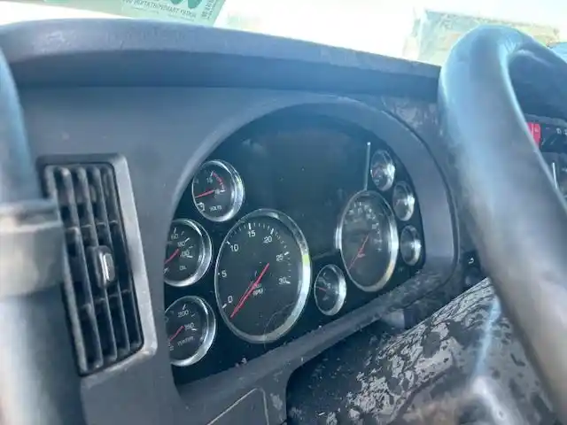 Image 6 of part Used 2021 Kenworth T880 Cab