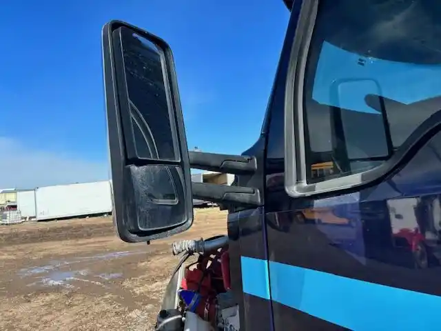 Image 4 of part Used 2021 Kenworth T880 Cab