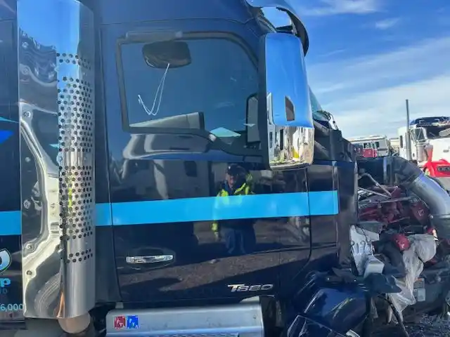 Used 2021 Kenworth T880 Cab