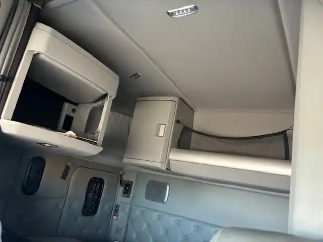 Image 9 of part Used 2021 Kenworth T880 Cab