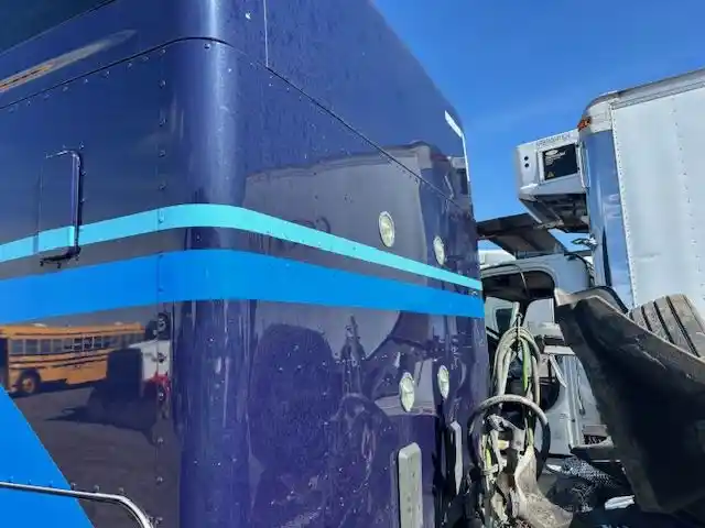 Image 10 of part Used 2021 Kenworth T880 Cab