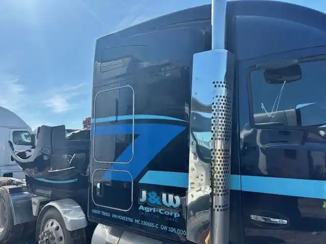 Image 2 of part Used 2021 Kenworth T880 Cab