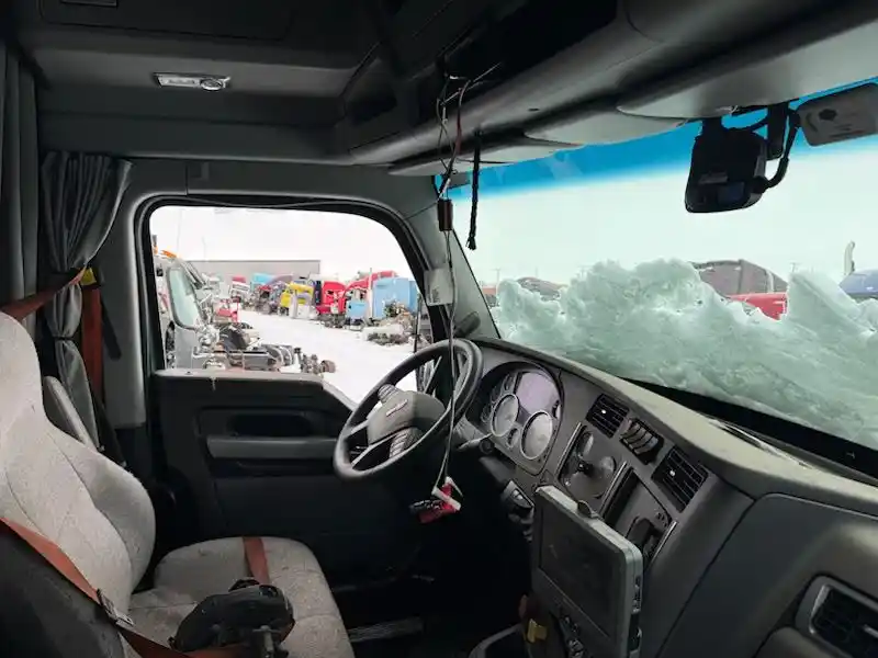 Image 8 of part Used 2022 Kenworth T680 Cab
